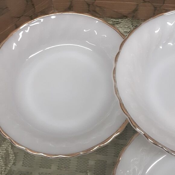 4 pc. Anchor Hocking Suburbia Fire King Swirl Salad Bowls with Gold Trim - Picture 4 of 10